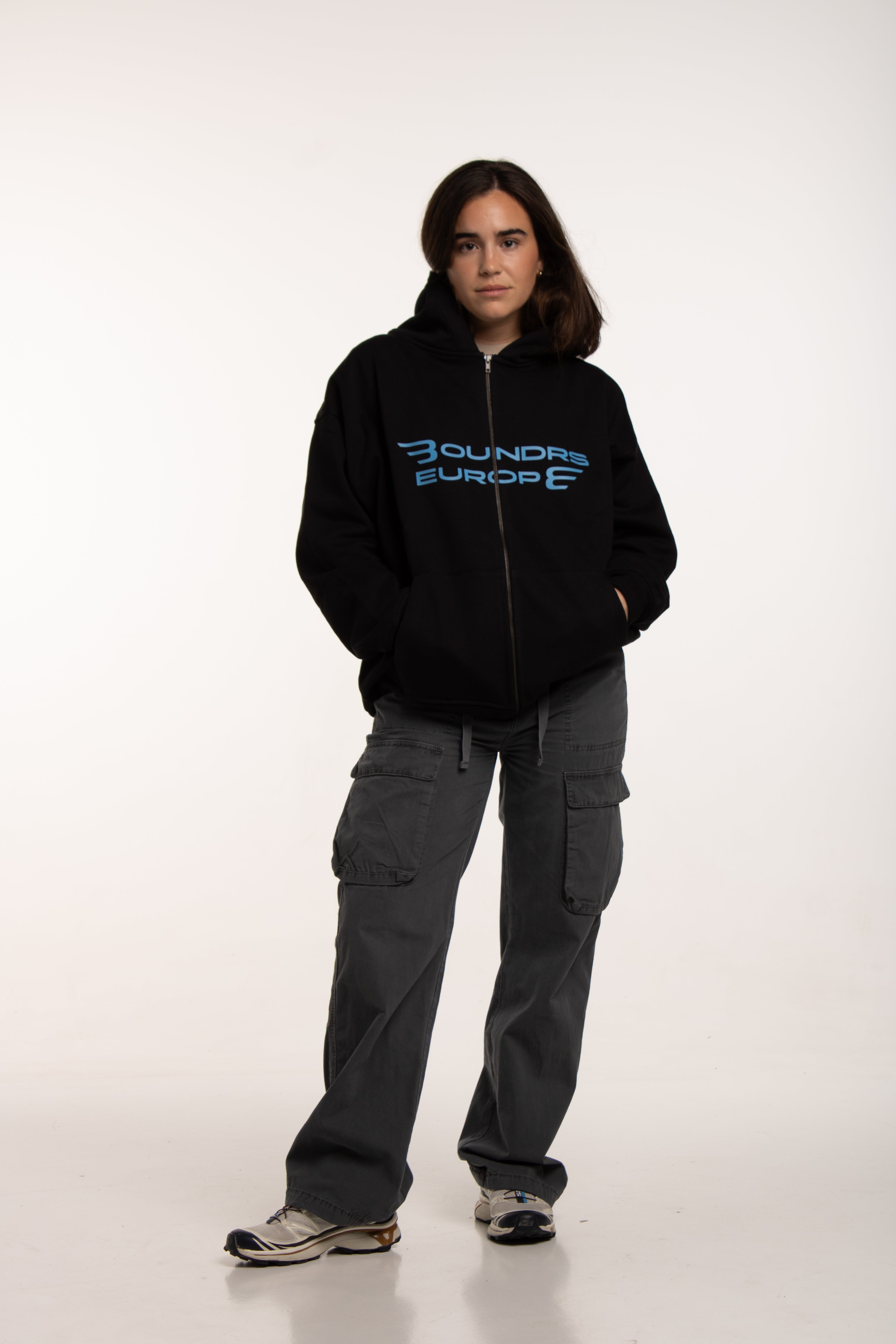 EUROPE ZIPPER BLACK