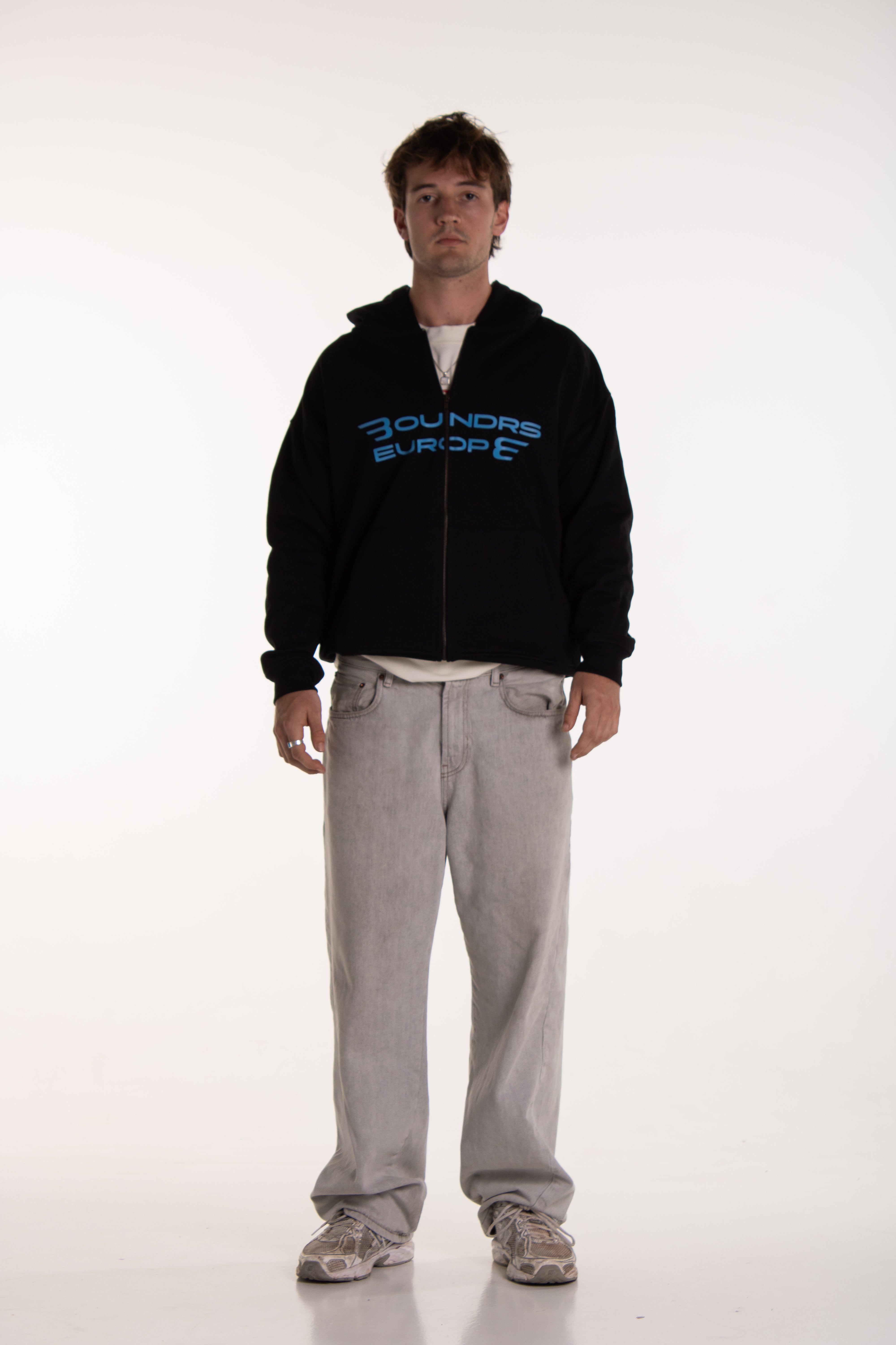EUROPE ZIPPER BLACK