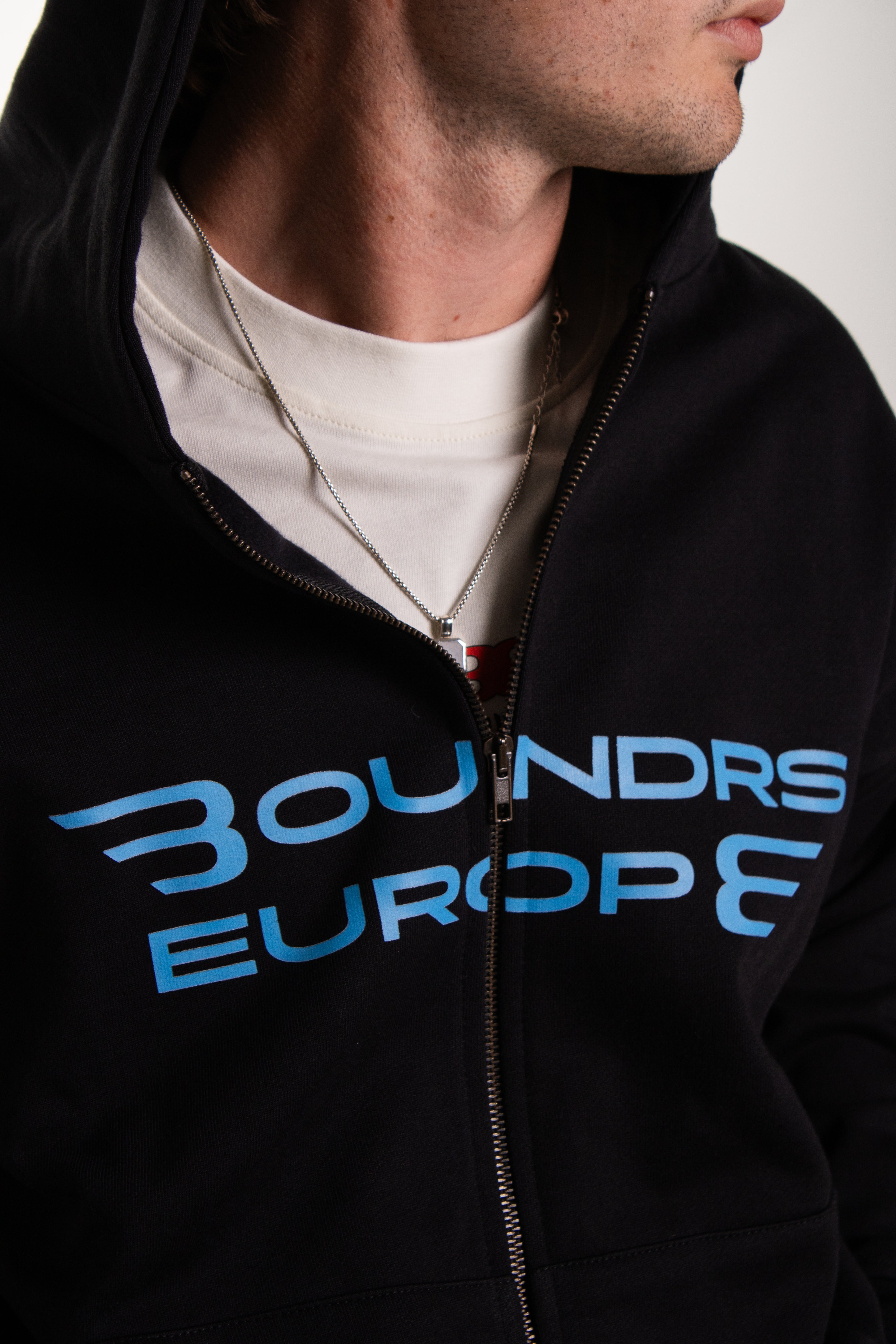 EUROPE ZIPPER BLACK